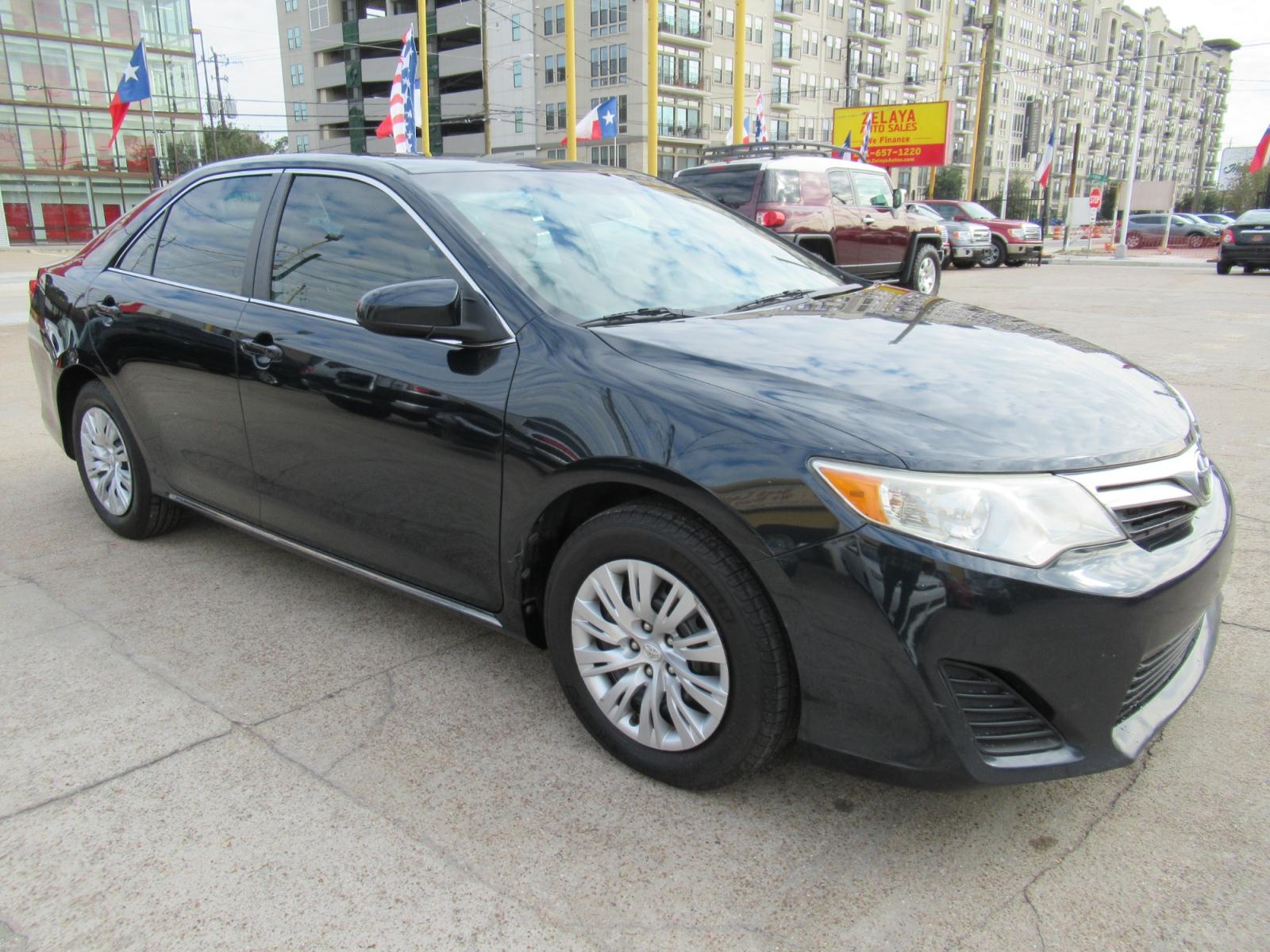 2013 Blue /Tan Toyota Camry LE (4T4BF1FKXDR) with an 4 Cylinder engine, Automatic transmission, located at 1511 North Shepherd Dr., Houston, TX, 77008, (281) 657-1221, 29.798361, -95.412560 - 2013 TOYOTA CAMRY L VIN: 4T4BF1FKXDR321369 4 T 4 B F 1 F K X D R 3 2 1 3 6 9 SEDAN 4 DR 2.5L I4 F DOHC 16V GASOLINE FRONT WHEEL DRIVE - Photo #16